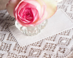 繊細な手編みレース レース