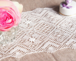 繊細な手編みレース レース