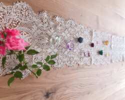 アンテイークレースに石を乗せて。 レース