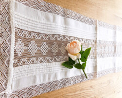 テーブルの上で宇宙を作る レース